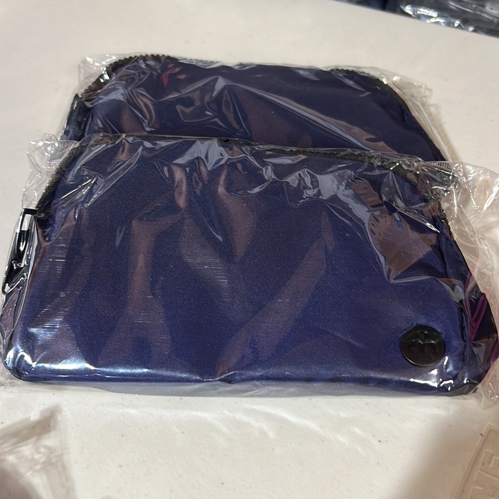 NAVY Lux-Lux Belt Sling Crossbody Bags Fanny Pack Travel Gift Giving NWT - Picture 2 of 14